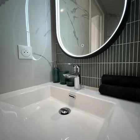 Daire En Plein Coeur De *